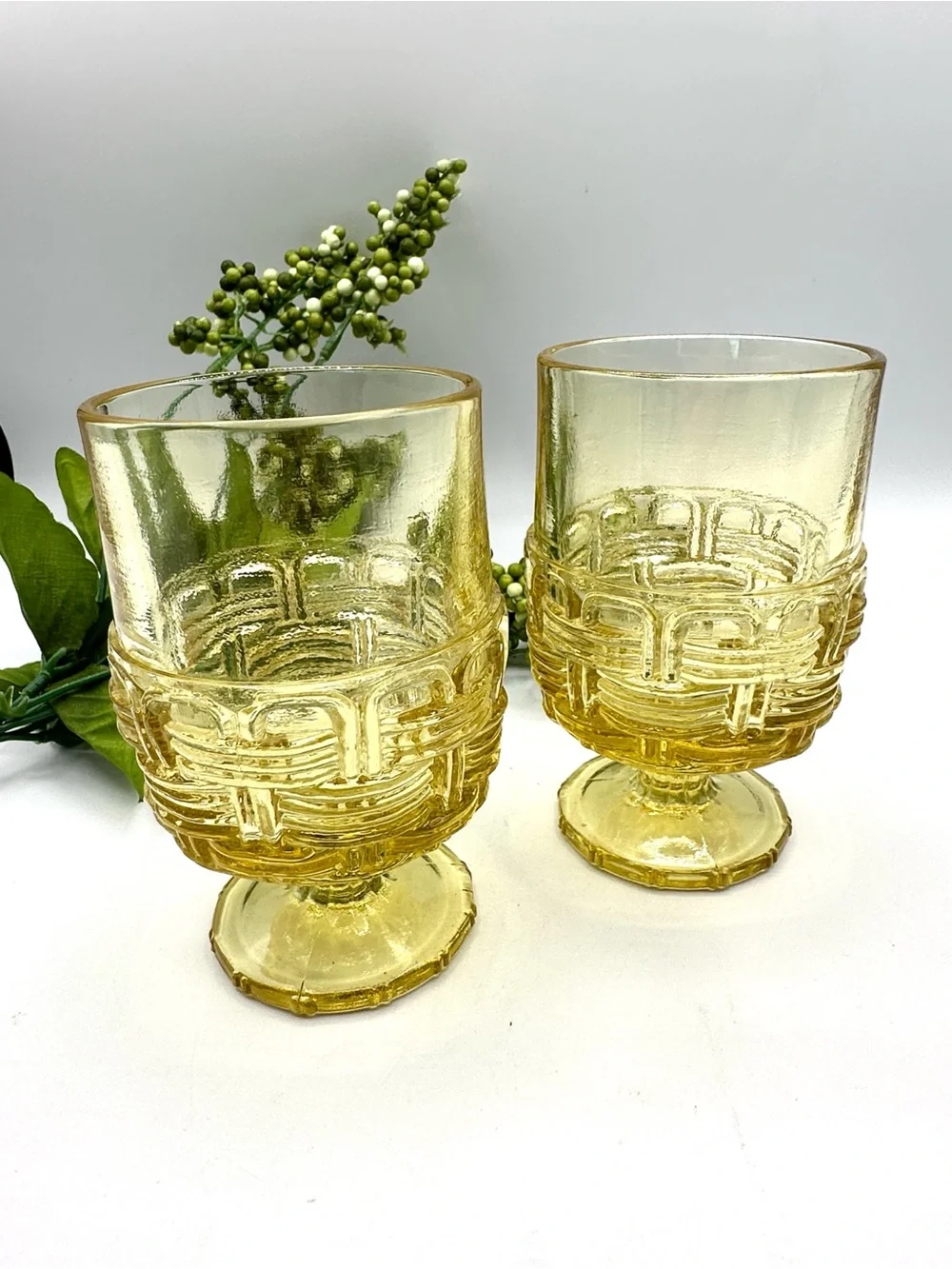 2 LE Smith Wicker amber yellow, iced tea/wine glasses. 70s USA